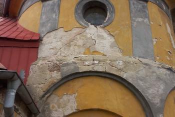 románské zdivo apsidy ( © Milan Caha 04/2008)