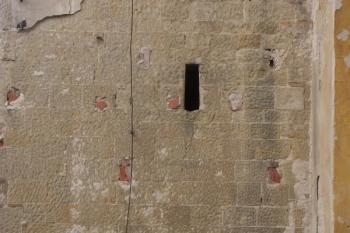 románské zdivo věže ( © Milan Caha 04/2008)