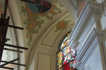 barokní presbytář s lunetami ( © Milan Caha 04/2008)