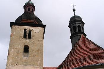Románská věž a barokní závěr (jižní) ( © Ivan Grisa 03/2009)