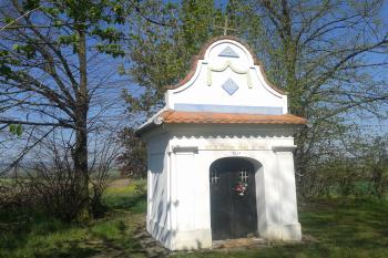 Kaplička z jara roku 2019 ( © Ivo Rozehnal 04/2019)