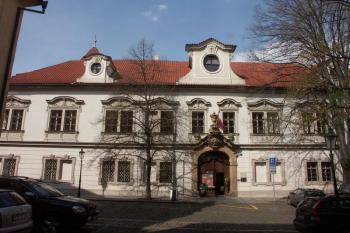 jižní průčelí ( © Milan Caha 04/2008)