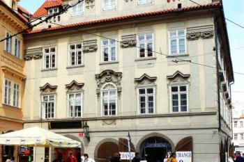 Jižní průčelí, dnes vstupní. ( © Jan Sommer 04/2008)
