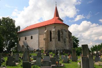 Kostel od jihovýchodu ( © Stanislav Šůna 07/2011)