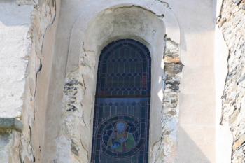 Jižní okno presbytáře ( © Stanislav Šůna 07/2011)