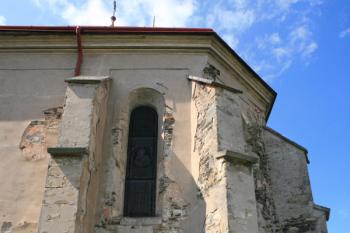 Presbytář od jihu ( © Stanislav Šůna 07/2011)