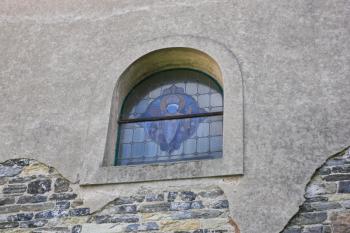 Jedno z oken lodi ( © Stanislav Šůna 07/2011)