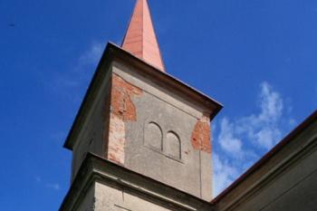 Věž od západu (© Stanislav Šůna 07/2011)