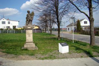 Celkový pohled na místo a sochu sv. Floriána ( © Miroslav BITTER 04/2008)
