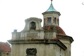 kaple sv. Jana Nepomuckého od západu (© Jaroslav Valečka, 04/2008)