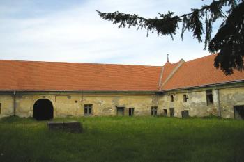 nádvoří zámku (© de ardoise 05/2005)