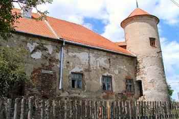 jižní křídlo a jihovýchodní věž ( © Pavel Zany Komárek 21/6/2003)