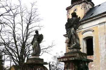 sochy andělů (© Jaroslav Valečka, 02/2008)