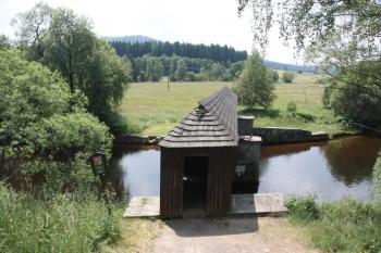 Levobřežní vstup na most ( © Ivan Grisa 07/2010)
