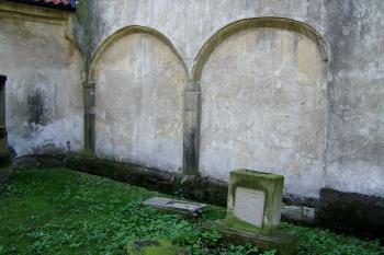 románské arkády (© Karel Husák, 09/2005)