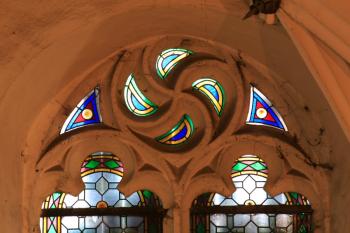 Kružba okna presbytáře ( © Stanislav Šůna 11/2009)