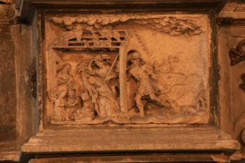 Oltář - reliéf Narození Páně ve spodní části ( © Stanislav Šůna 11/2009)