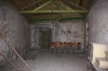 Spojovací chodba mezi kostelem a zámkem: místnost v I. patře ( © Ivan Grisa 12/2009)