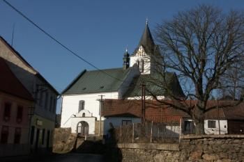 pohled z náměstí ( © Milan Caha 05/2008)