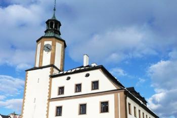pohled na budovu rýmařovské radnice od jihozápadu ( © Jan P. Štěpánek 03/2008)