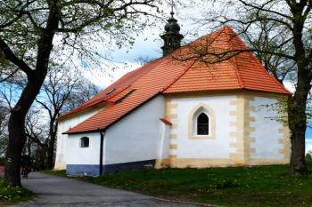 Kostel od jihovýchodu. (© Jan Sommer, 05/2008)
