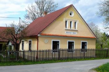 Bývalé pohostinství. (© Jan Sommer, 05/2008)
