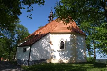 presbytář od jihovýchodu ( © Milan Caha 05/2009)