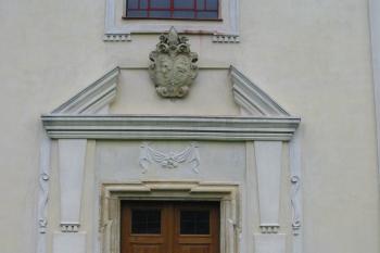 vstupní kostelní portál (© D Dohňanský, 05/2014)