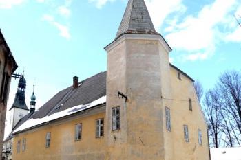 pohled na bývalou mincovnu, současné rýmařovské děkanství od jihu ( © Jan P. Štěpánek 03/2008)