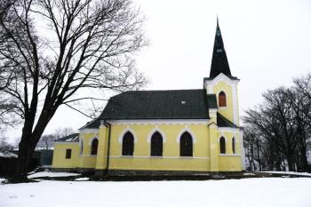 pohled na kostel od západu ( © Jan P. Štěpánek 03/2008)