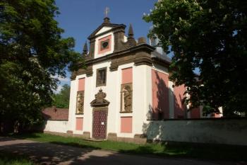 průčelí kostela ( © Milan Caha 05/2008)