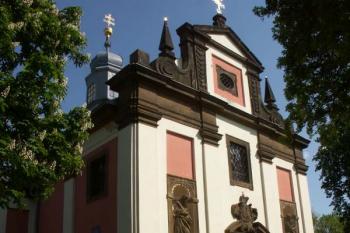 průčelí od severozápdu ( © Milan Caha 05/2008)