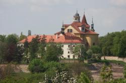klášter františkánů s kostelem Nejsvětější Trojice