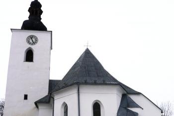presbyterium kostela a věž od jihovýchodu ( © Jan P. Štěpánek 03/2008)