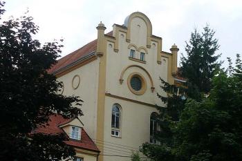 Pohled z ulice U Brodu (© Jiří Cukr, 07/2010)