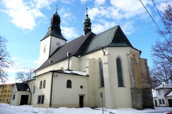 celkový pohled na kostel od mincovny ( © Jan P. Štěpánek 03/2008)