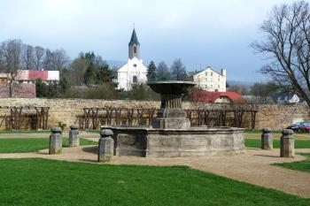 Zámek Jílové ( © František Kinař 05/2017)