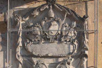 Thunovský epitaf na stěně garáže ( © Ivan Grisa 04/2010)