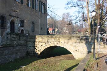 Most přes bývalý příkop ( © Ivan Grisa 04/2010)