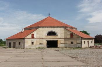 památkově chráněný oktogonální žentour ( © Milan Caha 05/2008)