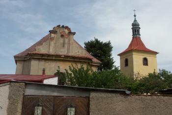 kostel se zvonicí ( © Milan Caha 05/2008)