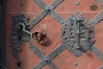 detail kování dveří ( © Milan Caha 02/2011)