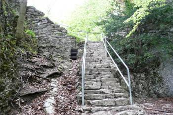místo vstupní brány do Pieninského hradu ( © Jan P. Štěpánek 05/2008)