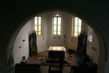 Pohled z empory do presbytáře (© Ivan Grisa, 08/2006)