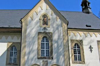 Kostel sv. Jiří v Chřibské ( © Pavel Vítek 05/2008)