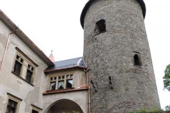 bergfrit z hradního nádvoří ( © Jan P. Štěpánek 05/2015)