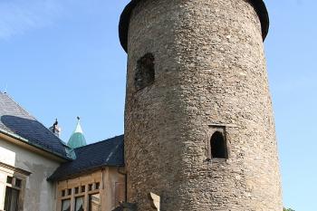 Hlavní věž (Bergfried) ( © Ivan Grisa 05/2009)