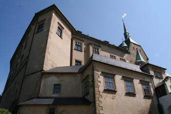 Jižní průčelí jádra hradu ( © Ivan Grisa 05/2009)