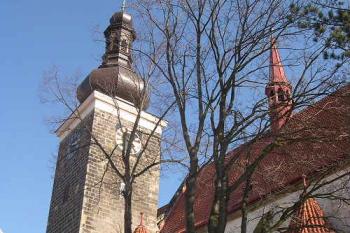 Kostelní věž od severozápadu (© Ivan Grisa, 03/2006)