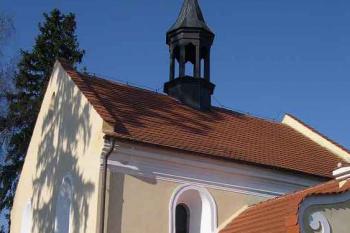 Kostel od jihozápadu (© Ivan Grisa, 03/2006)